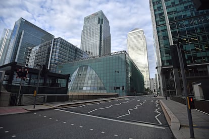 Calles vacías en Canary Wharf, Londres, durante la hora punta de la mañana en una imagen de archivo de 2020. Se está animando a los trabajadores a volver a sus oficinas tras el confinamiento por el coronavirus.