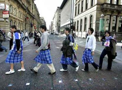 Seguidores del Espanyol, ayer en el centro de Glasgow.