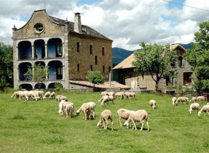 Exterior de la Casa Arana en el pequeño pueblo de Albella, Huesca