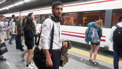 Jamal el Anbi Imrani, en la estación de Sol de Cercanías de Renfe. 