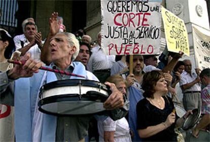 Protesta contra el <b></b><i>corralito</i> frente al Tribunal Supremo en Buenos Aires.