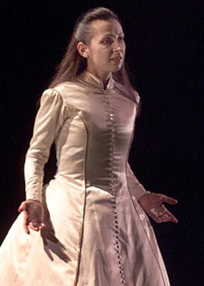 Natalie Dessay, como Ofelia en un ensayo de <i>Hamlet.</i>