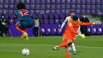 Bono marca el gol del empate del Sevilla en la última jugada del partido ante el Valladolid.