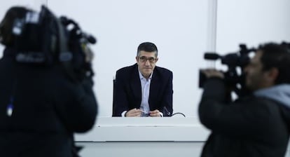 Patxi López at a meeting of the Socialist Party's executive committee on Monday.