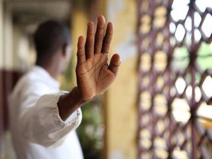 Retrato de un superviviente de ébola en Conakry, Guinea.