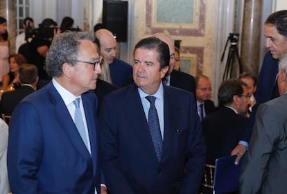 El presidente del Grupo PRISA, Manuel Polanco, y Borja Prado, presidente de Endesa, una de las empresas patrocinadoras del Foro junto a Ibercaja.