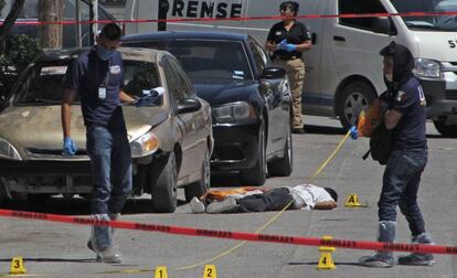 Un cadáver en las calles de Ciudad Juárez, el pasado 20 de abril.