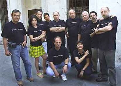 De izquierda a derecha, Miguel Agustí, Mercedes Abad, José Luis Muñoz, Enrique Sánchez Abulí, Jaume Ribera, Andreu Martín, Francisco González Ledesma, Mariano Sánchez Soler y David Hall. Delante, Raúl Argemí y Alicia Giménez Bartlett.