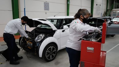 Una planta automotriz en puebla.