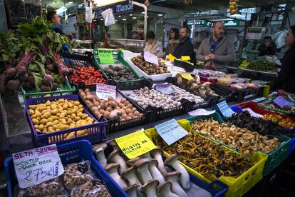 Uno de los puestos hortofrut&iacute;colas del Mercat Central de Valencia. 