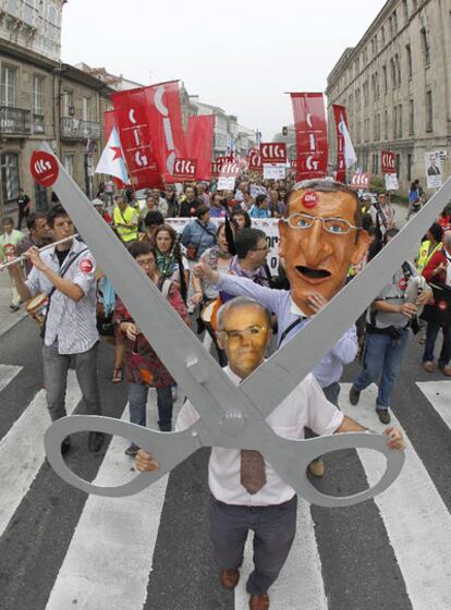 Imagen de la marcha de miles de profesores que ayer se manifestaron a favor de una "enseñanza pública de calidad".