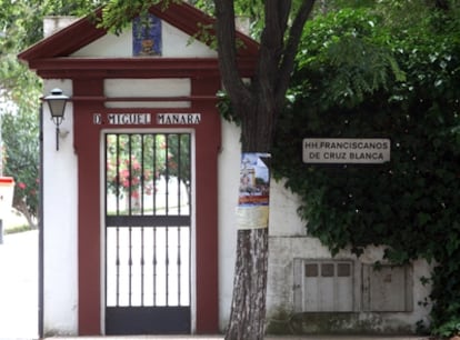 Fachada del Centro de Cruz Blanca en la localidad sevillana de Dos Hermanas.