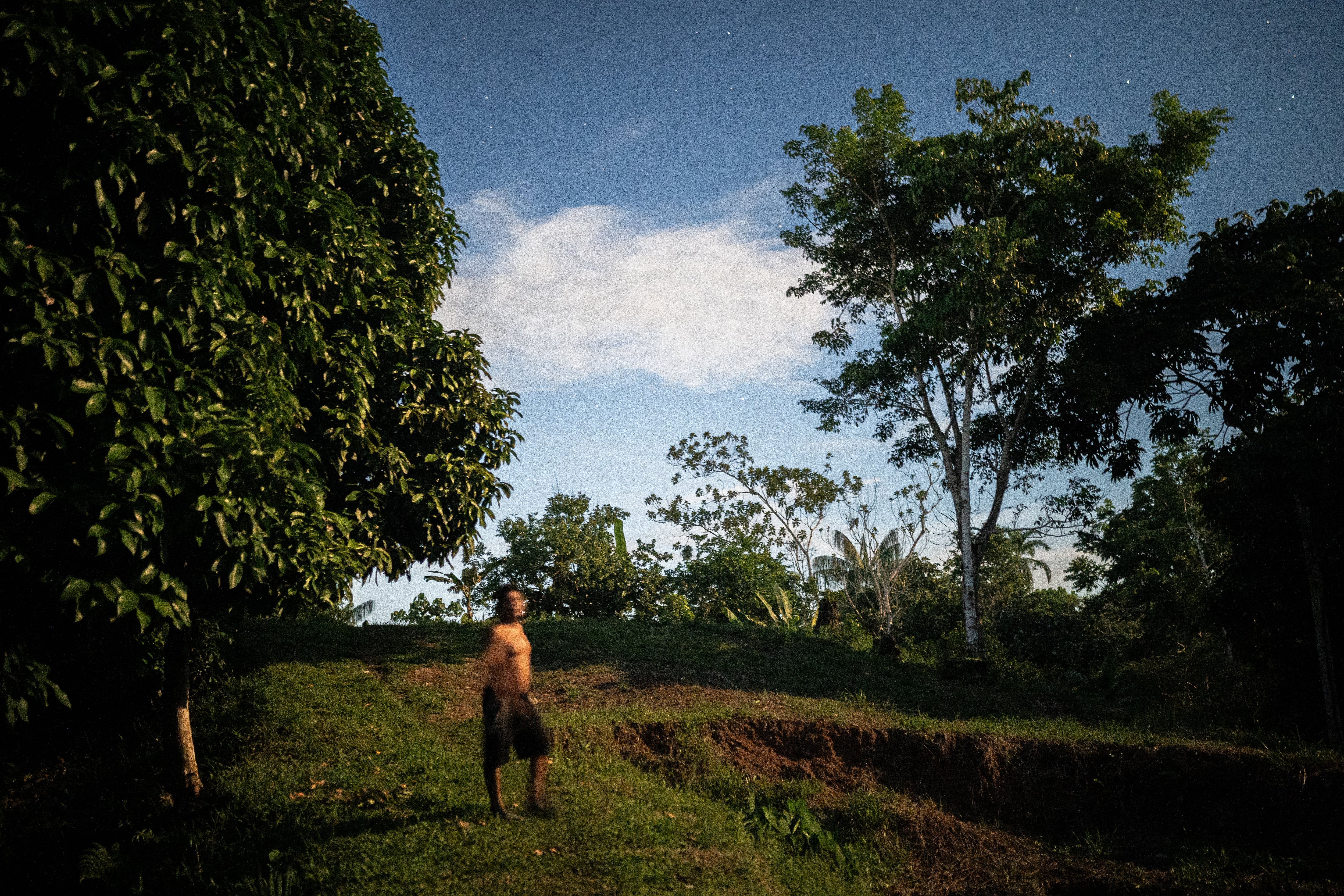 Habitante de la comunidad La Libertad en el Amazonas colombiano, en diciembre de 2024.