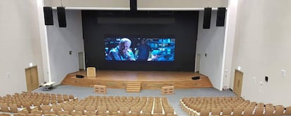 Cine de tecnología LED, durante una proyección de muestra.