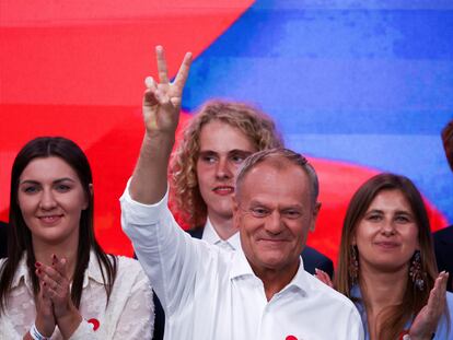 El primer ministro polaco, Donald Tusk, celebra la victoria este domingo en Varsovia.