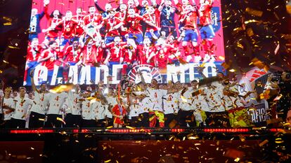 -Los jugadores de la selección española durante la celebración este lunes en Cibeles del título de campeones de la Eurocopa.