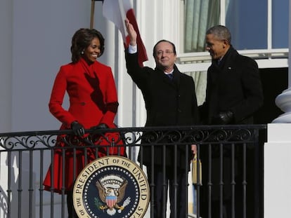 Francois Hollande entre Michelle e Barack Obama, na Casa Branca.