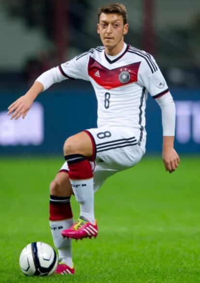 Özil, durante un partido con la selección alemana.