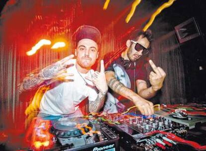 <b>Edgar y Jay, Zombie Kids, quemando el manual de buenas maneras <i>dj</i> en el madrileño Zombie Club; una de las fiestas, junto a Aguacate, Pantera o Montaña Sagrada, que está revitalizando la escena <i>clubber </i>madrileña. </b>