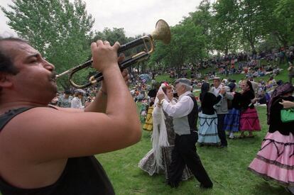 Baile en la pradera de San Isidro el 15 de mayo de 2002.