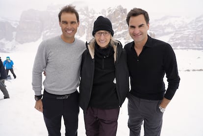 Los dos atletas y la mítica fotógrafa en la cordillera de los Dolomitas