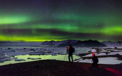 Aurora Boreal en el lago de J&ouml;kuls&aacute;rl&oacute;n (Islandia). 