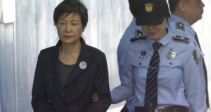 La expresidenta surcoreana Park Geun-hye, durante un traslado judicial. 