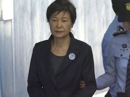 La expresidenta surcoreana Park Geun-hye, durante un traslado judicial. 