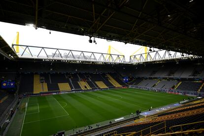 Vista general del estadio Signal Iduna Park antes del partido de cuartos de la Champions League, que enfrenta al Borussia  Dortmund y al Atlético de Madrid.