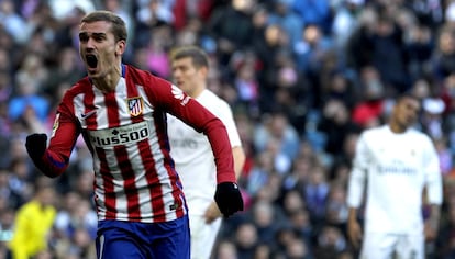  El jugador del Atlético de Madrid Antonio Griezman celebra el gol de la victoria frente al Real Madrid.