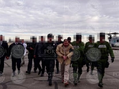 Joaquín 'el Chapo' Guzmán, durante su traslado a Estados Unidos para ser encarcelado, el 19 de enero de 2017.