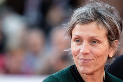 Frances McDormand (60 años)

"Algo ha pasado en nuestra cultura: nadie puede envejecer pasados los 45, tanto en la moda, como la cosmética o en la propia actitud. Todo el mundo viste como un adolescente o se tiñe el pelo. Mi cara no ha mutado de ninguna manera", dijo la actriz a The New York Times. McDormand reniega del maquillaje y luce, con orgullo, su pelo canoso y su expresivo rostro.