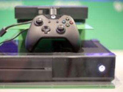 Nueva Xbox One of Microsoft en una feria en Colonia, Alemania