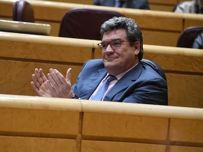 El ministro de Inclusión, Seguridad Social y Migraciones, José Luis Escrivá, durante una sesión de control al Gobierno en el Senado, a 7 de marzo de 2023, en Madrid (España).