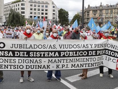 Un grupo de pensionistas se manifiesta en Bilbao