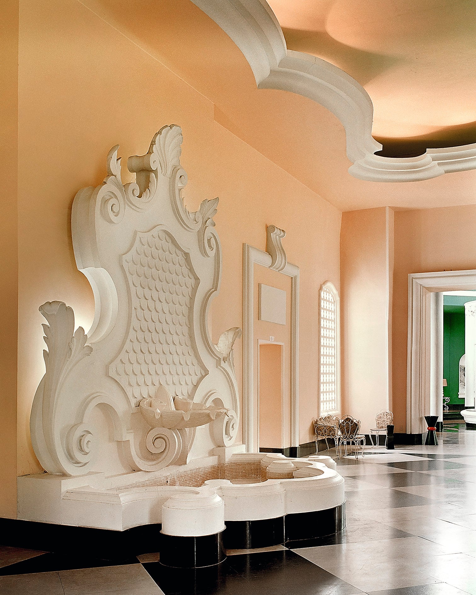 Una de las impresionantes fuentes barrocas que decoran el Palácio. 