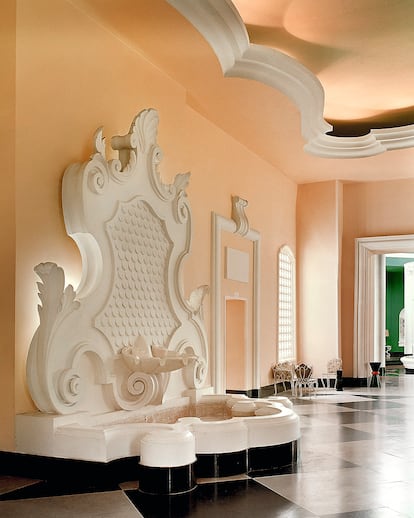 Una de las impresionantes fuentes barrocas que decoran el Palácio. 
