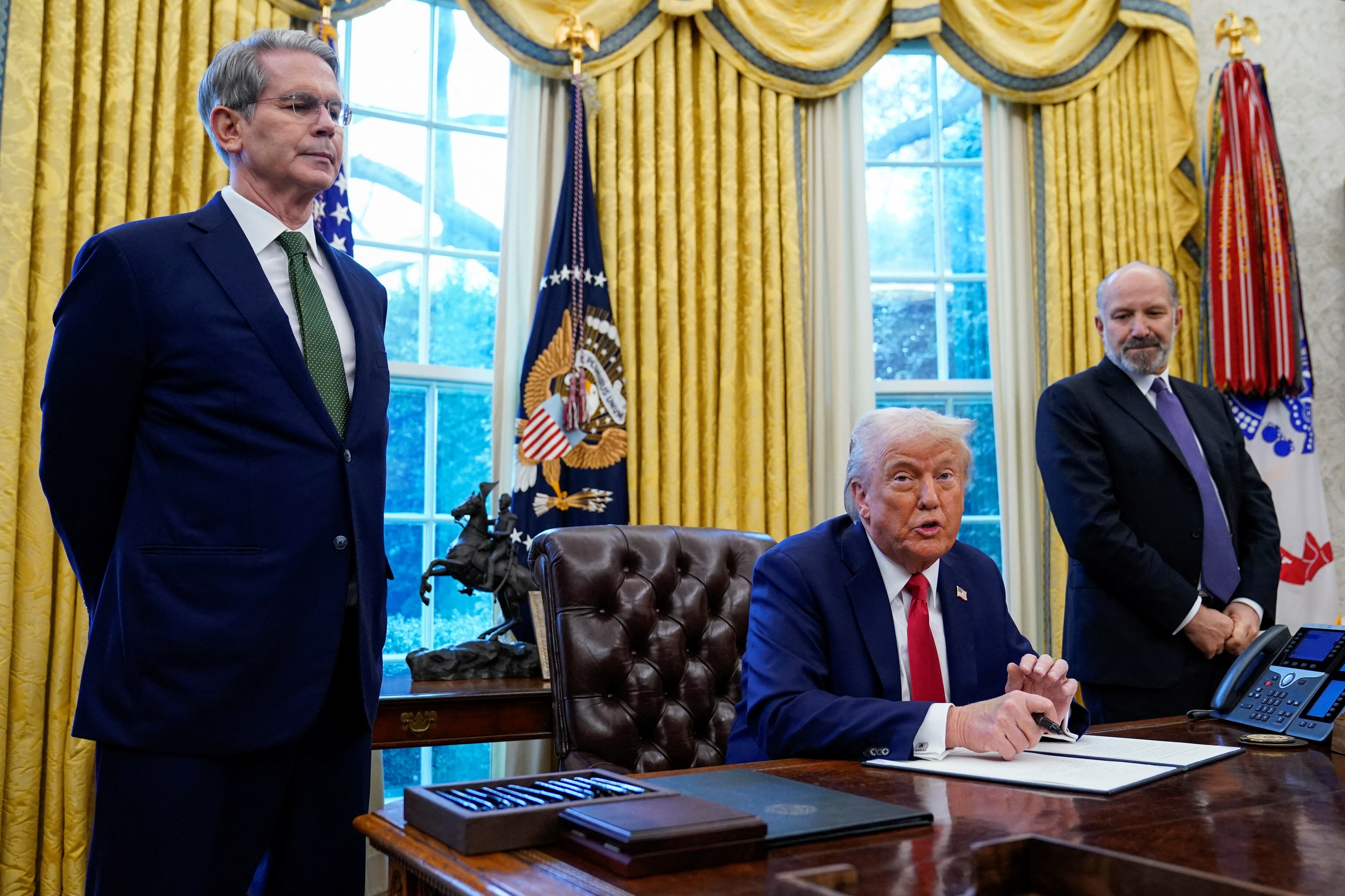 Trump intenta arrancar concesiones económicas a México y Canadá en su mes de gracia con los aranceles