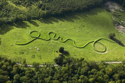 La artista Maya Lin intervino en el paisaje de Wanas con esta obra llamada<i> 11 Minute Line (La línea de 11 minutos,</i> 2004).