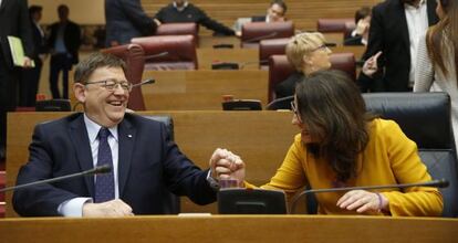 El president de la Generalitat, Ximo Puig, junto a la vicepresidenta, Mónica Oltra, el 21 de diciembre.