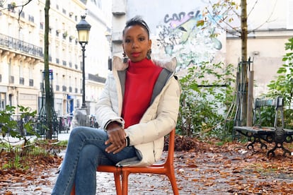 La escritora Marie NDyaye, fotografiada este noviembre en su barrio de París.