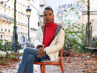 La escritora Marie NDyaye, fotografiada este noviembre en su barrio de París.