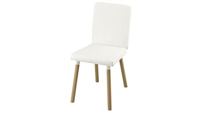 A Ikea está oferecendo descontos em mesas e cadeiras em dezembro.