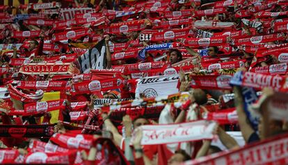 Aficionados del Sevilla en el estadio.