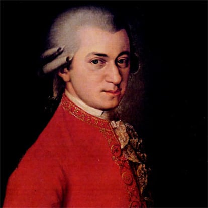 Retrato de Mozart, realizado por Barbara Krafft, a la izquierda.
