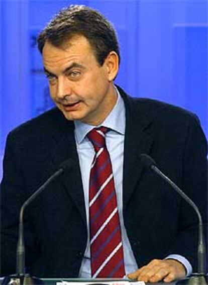 José Luis Rodríguez Zapatero, ayer durante una rueda de prensa.