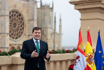 El presidente de la Junta de Castilla y León, Alfonso Fernández Mañueco, durante el mensaje institucional de Año Nuevo, ofrecido desde la Catedral de León.