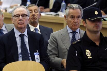 Los expresidentes de Caja Madrid Miguel Blesa y Rodrigo Rato, hoy en la Audiencia Nacional.