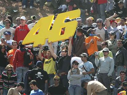 Seguidores de Rossi, ayer en el circuito de Jerez.