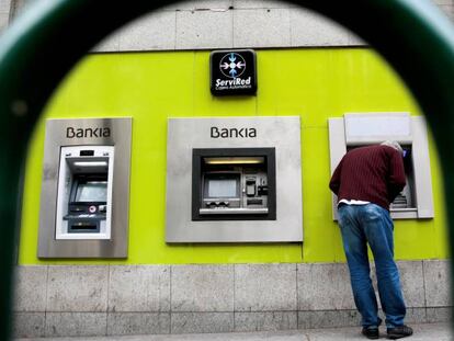 Exterior de una oficina de Bankia en Madrid.
